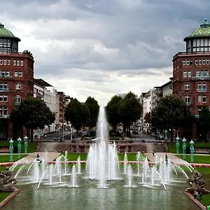 1a Comfortable, Private And Calm 4 Apartment, 2km Center, Private Car Park, Full Equipped Kitchen, Private And Stable Wifi, One Minute Tram Station, Smart Tv, Whatsapp Support, No Additional Costs! Eur 500 Cashback For 2 Months City Airport Mannheim