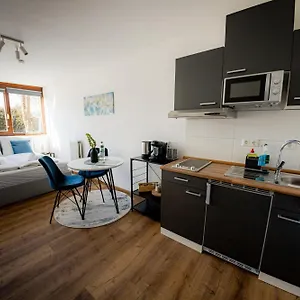 *c4s* City Queensize Bett 2 Personen 4k Smart Tv Netflix Wifi Küche Dusche Wc Smart Check In Parkplatz Passau